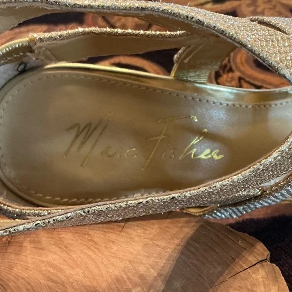 Marc Fisher Nala Mid Heel Gold Glitter Evening Sandals 3 1/4” Heel Size 7M - Picture 8 of 11